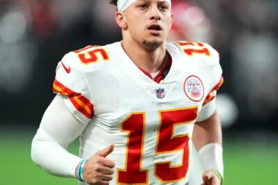 (F) BREAKING: Rumor has it that the Buffalo Bills are in contact with Patrick Mahomes to win the Super Bowl next season.